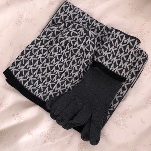 Michael Kors Hat/Gloves/Scarf Set